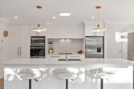 Photo of property in 11 Walnut Road, Riverhead, 0820