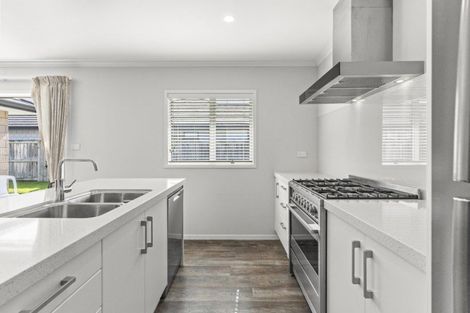 Photo of property in 32 Harding Drive, Papamoa Beach, Papamoa, 3118