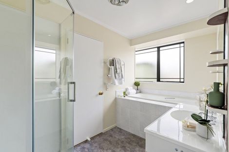 Photo of property in 6 Anton Place, Takanini, 2112