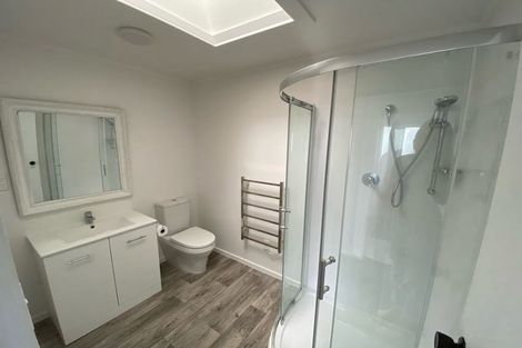 Photo of property in 27 Glen Vista Place, Bayview, Auckland, 0629