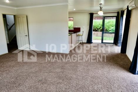 Photo of property in 35 Peninsula Road, Mangere, Auckland, 2022