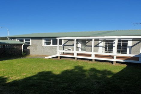 Photo of property in 3 Stevenson Road, Clarks Beach, 2122