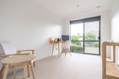 Photo of property in 1/10 Abergeldie Way, Cambridge, 3434