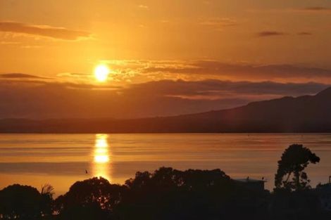 Photo of property in 1/11 Seaview Road, Castor Bay, Auckland, 0620