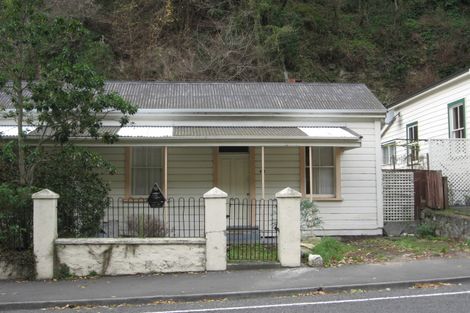Photo of property in 121-123 Shakespeare Road, Bluff Hill, Napier, 4110