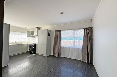 Photo of property in 16 Nerissa Place, Randwick Park, Auckland, 2105