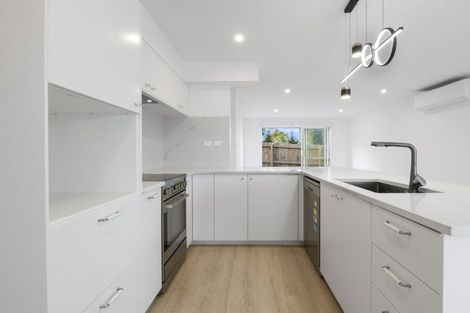 Photo of property in 2a Northgrove Avenue, Hillcrest, Auckland, 0627