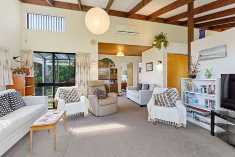 Photo of property in 8 Pio Pio Place, Waikanae Beach, Waikanae, 5036