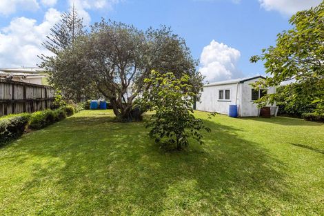 Photo of property in 13 Beaubank Road, Kelston, Auckland, 0602
