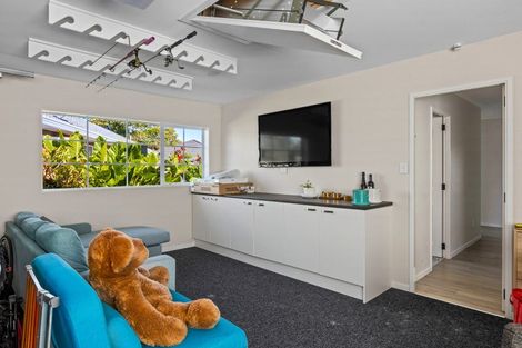 Photo of property in 33 Maygrove Drive, Orewa, 0931