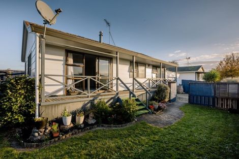 Photo of property in 2 Millar Place, Nawton, Hamilton, 3200