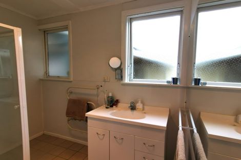 Photo of property in 44 Lavinia Crescent, Mangere East, Auckland, 2024