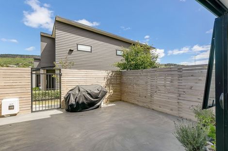 Photo of property in 8/9 Surrey Street, Tawa, Wellington, 5028