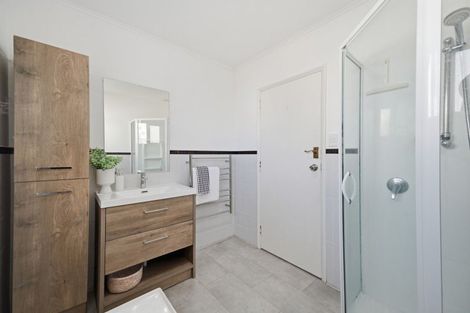 Photo of property in 1/4 Firth Road, Torbay, Auckland, 0630