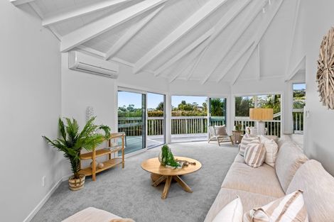 Photo of property in 70 Bay Vista Drive, Red Beach, 0932