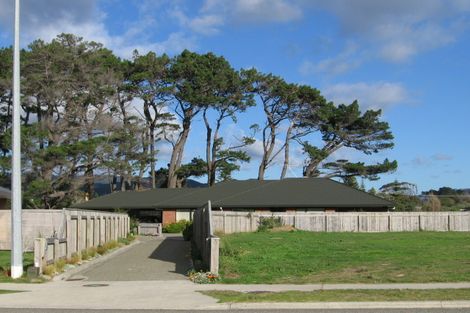 Photo of property in 142 Weggery Drive, Waikanae Beach, Waikanae, 5036