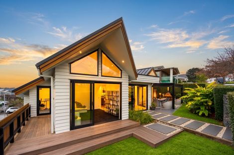 Photo of property in 16 Tuatini Place, Long Bay, Auckland, 0630