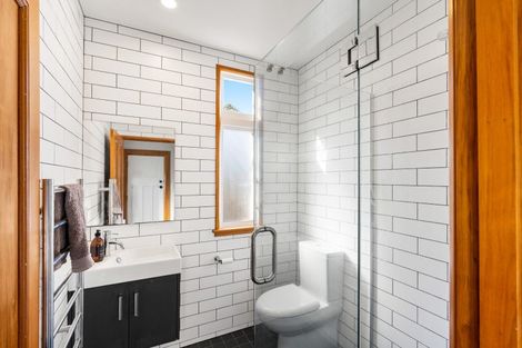 Photo of property in 16 Brewster Street, Bluff Hill, Napier, 4110