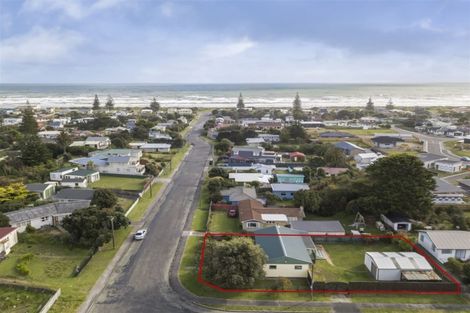 Photo of property in 32 Koromiko Street, Otaki Beach, Otaki, 5512