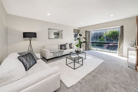 Photo of property in 3/118a Sawyers Arms Road, Northcote, Christchurch, 8052