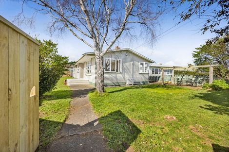 Photo of property in 27 Reid Avenue, Hawera, 4610