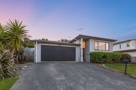Photo of property in 16 Tongariro Drive, Aotea, Porirua, 5024