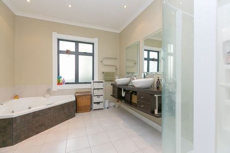 Photo of property in 12 Richmond Street, Fitzroy, New Plymouth, 4312