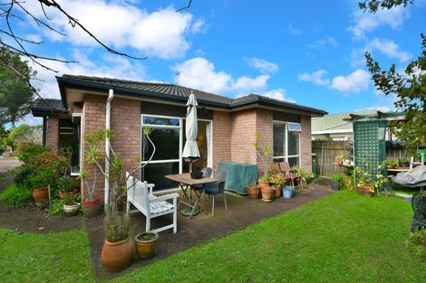 Photo of property in 8 Chalmers Close, Orewa, 0931