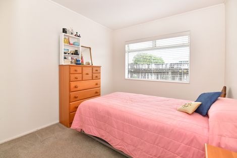 Photo of property in 8 Chalmers Close, Orewa, 0931