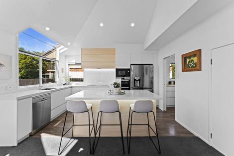 Photo of property in 9 The Anchorage, Sunnyhills, Auckland, 2010