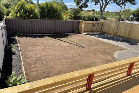 Photo of property in 104 Edmonton Road, Henderson, Auckland, 0612