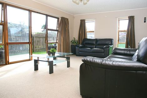 Photo of property in 2/1 Glengowan Place, Conifer Grove, Takanini, 2112