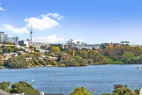 Photo of property in 2/90 Kitchener Road, Milford, Auckland, 0620