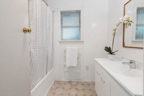 Photo of property in 4 Henry Street, Western Heights, Rotorua, 3015