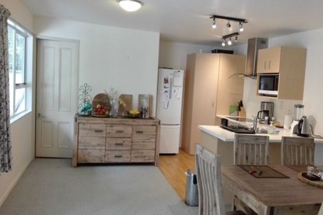 Photo of property in 16a Forrest Hill Road, Forrest Hill, Auckland, 0620