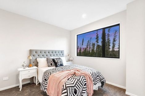 Photo of property in 15 Don Oliver Lane, Glen Eden, 0602