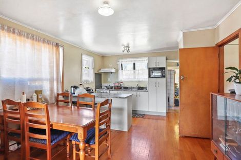 Photo of property in 25 Dundale Avenue, Blockhouse Bay, Auckland, 0600