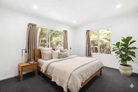 Photo of property in 2/8 Thistledew Place, Bayview, Auckland, 0629