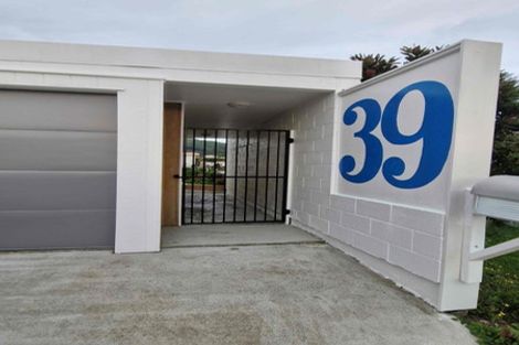Photo of property in 39 Milne Terrace, Island Bay, Wellington, 6023