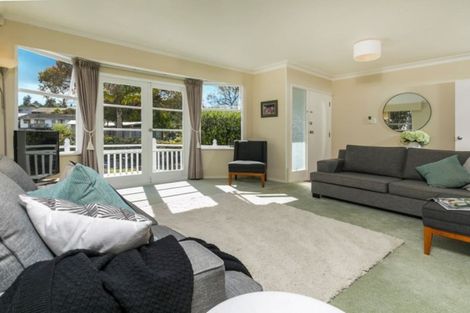 Photo of property in 52 Normanton Street, Glenfield, Auckland, 0629