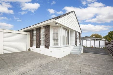 Photo of property in 2/3 Benygloe Place, Highland Park, Auckland, 2010