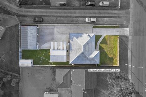 Photo of property in 42 Castleford Street, Green Bay, Auckland, 0604