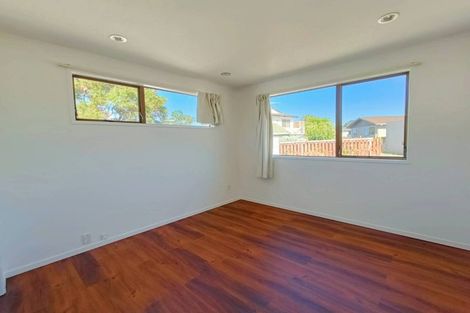 Photo of property in 9 Lisa Rise, Half Moon Bay, Auckland, 2012