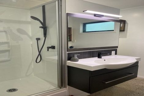 Photo of property in 55a Tui Glen Road, Birkenhead, Auckland, 0626