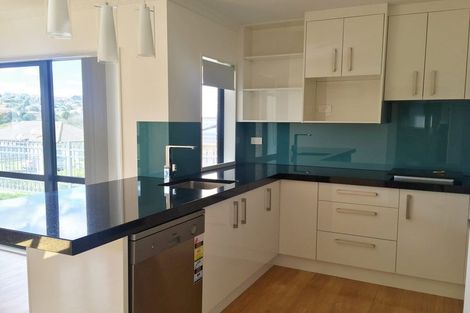 Photo of property in 20 Chieftain Rise, Goodwood Heights, Auckland, 2105