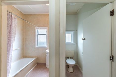 Photo of property in 13 Winchester Street, Levin, 5510