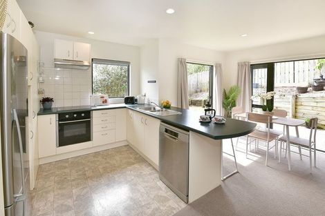 Photo of property in 13b Sunnydale Place, Oteha, Auckland, 0632