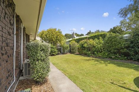 Photo of property in 2/54 Heretaunga Square, Silverstream, Upper Hutt, 5019