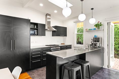 Photo of property in 3 Strathmore Crescent, Roslyn, Dunedin, 9010