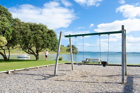 Photo of property in 10 Kookaburra Drive, Tawharanui Peninsula, Matakana, 0986